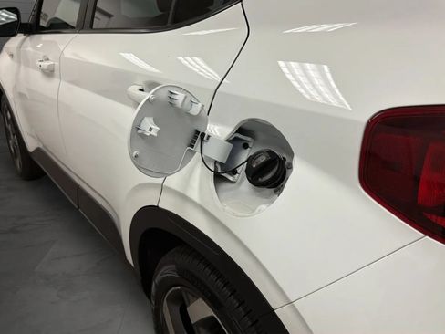 Used 2025 Hyundai Venue SEL FWD image 24