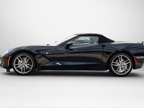 Used 2018 Chevrolet Corvette Stingray Convertible Z51 2LT RWD image 16