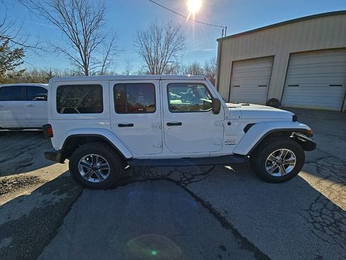 Used 2018 Jeep Wrangler Unlimited Sahara image 9