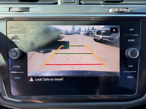 Used 2021 Volkswagen Tiguan SE R-Line FWD image 28