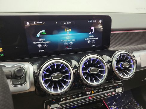 Used 2022 Mercedes-Benz GLB 250 image 10