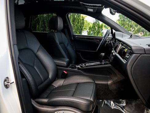 Used 2026 Porsche Macan AWD/4WD image 33