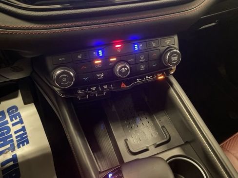 Used 2025 Dodge Durango GT AWD/4WD image 16