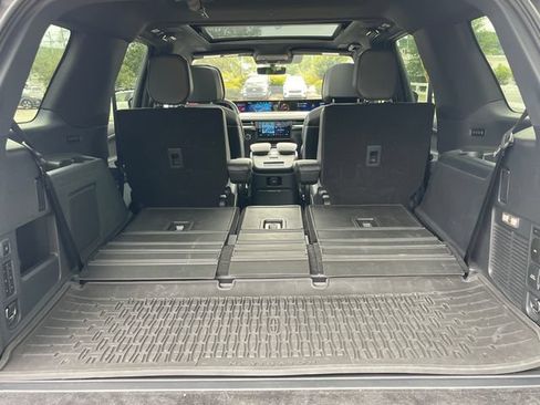 Used 2025 Lincoln Navigator Reserve w/ Jet Appearance Package AWD/4WD image 9
