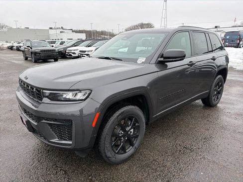 New 2026 Jeep Grand Cherokee Altitude image 7