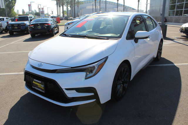 Certified 2024 Toyota Corolla SE w/ SE Package FWD image 4