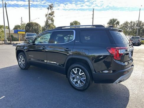 Used 2023 GMC Acadia SLT w/ Preferred Package image 4