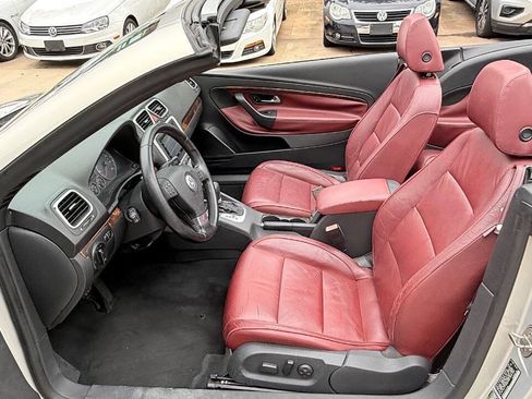 Used 2009 Volkswagen Eos Lux FWD image 35