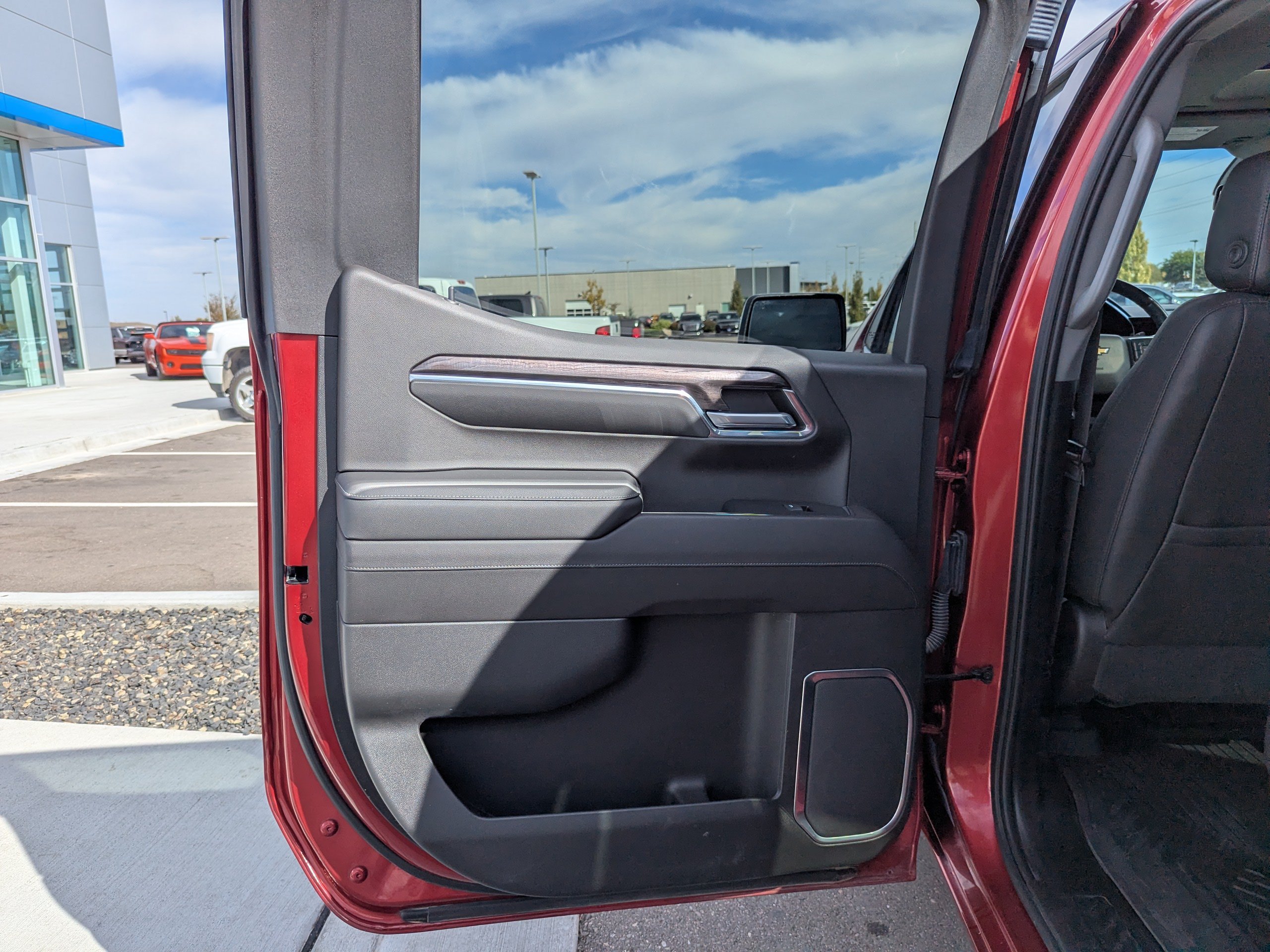 Certified 2023 Chevrolet Silverado 1500 LTZ AWD/4WD image 33