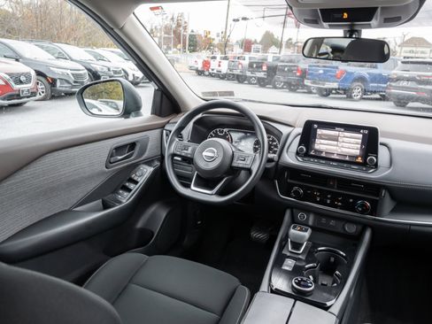 Used 2023 Nissan Rogue S image 21