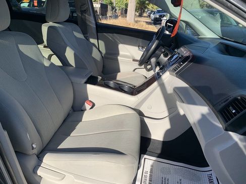 Used 2010 Toyota Venza FWD 4cyl 4dr Crossover image 9