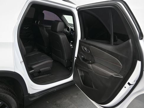 Used 2023 Chevrolet Traverse RS image 12