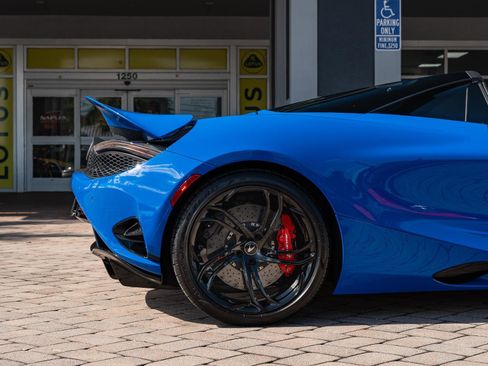 Used 2024 McLaren 750S Spider RWD image 35