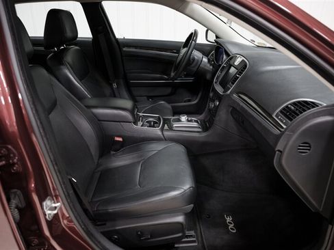Used 2015 Chrysler 300 C w/ Light Group RWD image 24