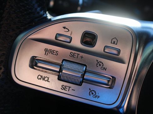 Used 2020 Mercedes-Benz GLC 300 4MATIC Coupe image 29