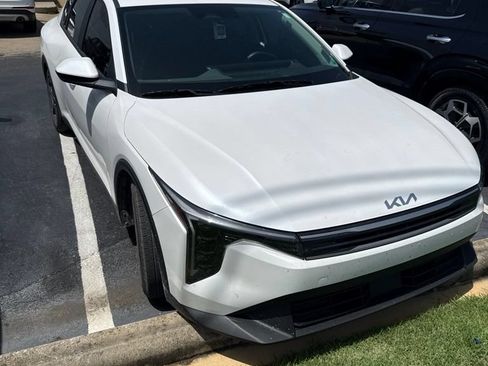 Used 2025 Kia K4 FWD image 1