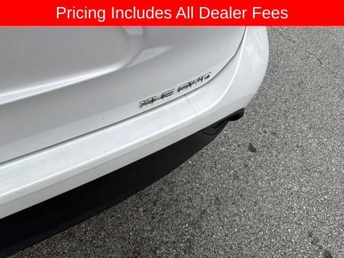Used 2024 Toyota Highlander XLE AWD/4WD image 19
