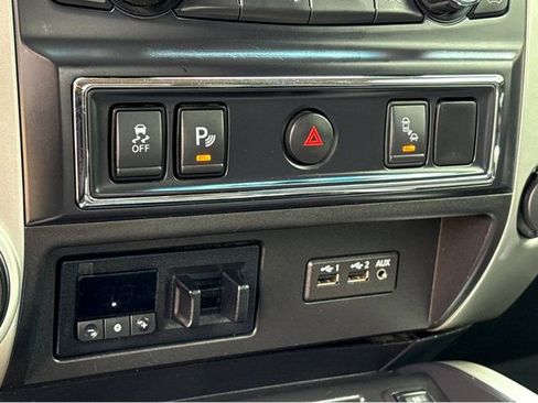 Used 2019 Nissan Titan SV w/ SV Convenience Package AWD/4WD image 26