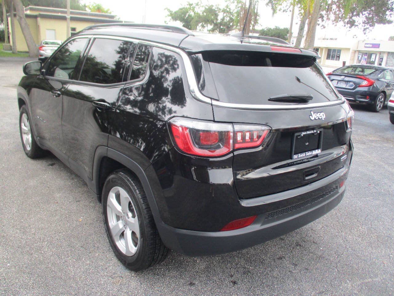 Used 2018 Jeep Compass Latitude w/ Popular Equipment Group FWD image 7