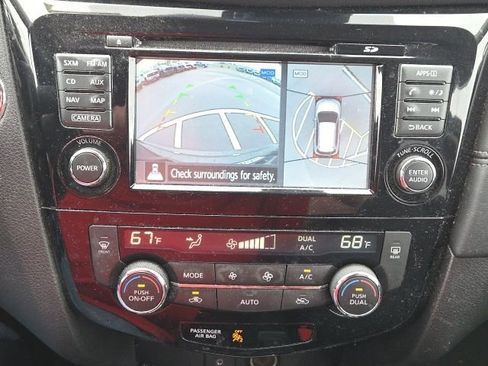 Used 2017 Nissan Rogue SL image 32