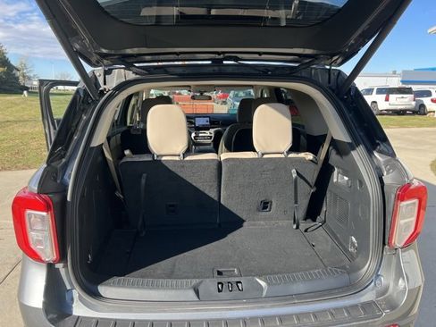 Used 2023 Ford Explorer XLT image 19