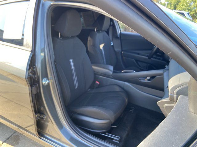 Used 2025 Hyundai Elantra Sport FWD image 20