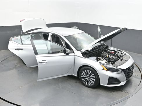 Used 2024 Nissan Altima 2.5 SV FWD image 38