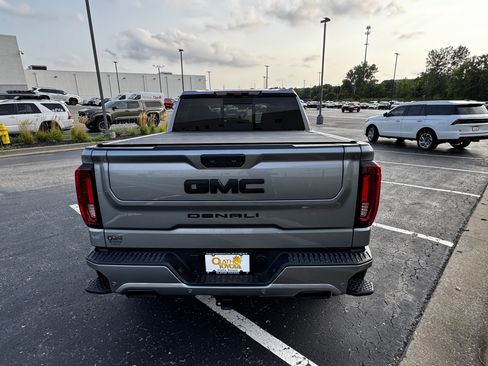 Used 2025 GMC Sierra 1500 Denali AWD/4WD image 15