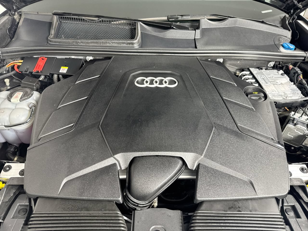 Used 2024 Audi Q8 Prestige w/ Prestige Package AWD/4WD image 30