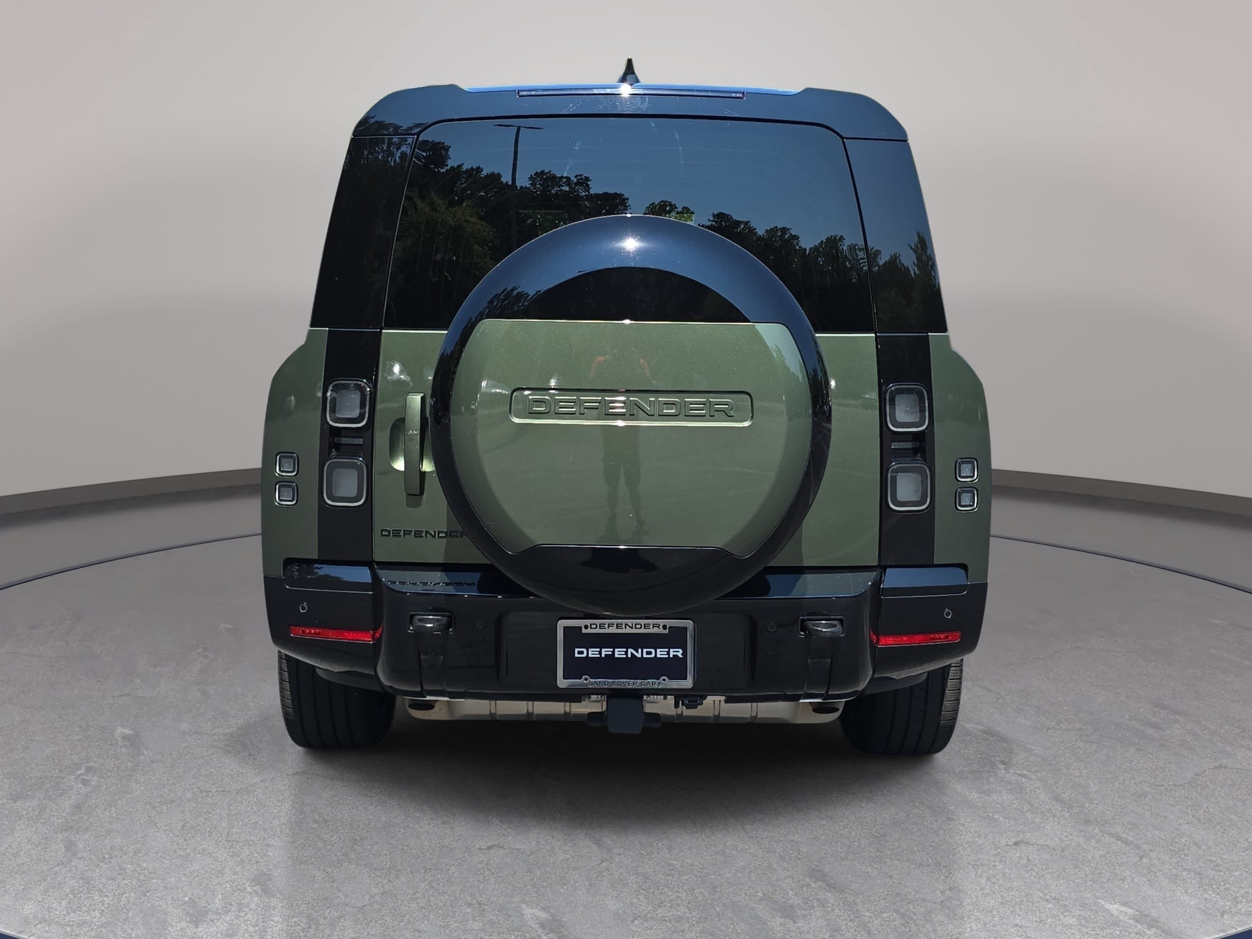 Certified 2026 Land Rover Defender 130 X-Dynamic SE AWD/4WD image 6