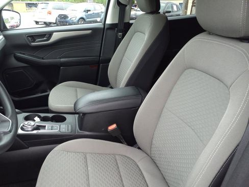 Used 2022 Ford Escape SE w/ SE Sport Appearance Package image 5