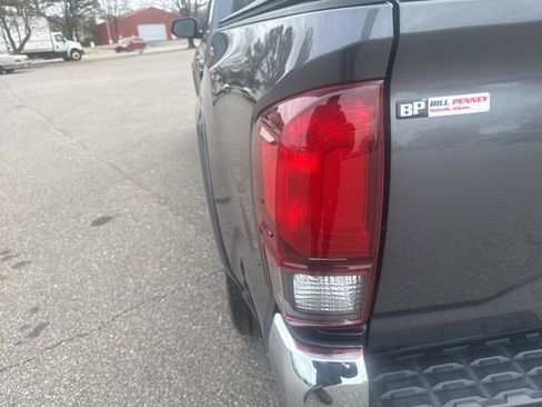 Used 2022 Toyota Tacoma SR5 w/ SR5 Appearance Package (SM) image 10