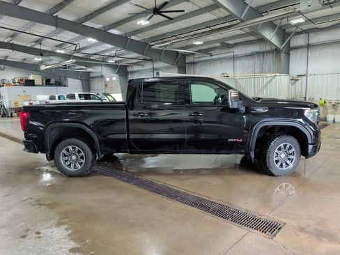 Used 2024 GMC Sierra 1500 AT4 AWD/4WD image 2
