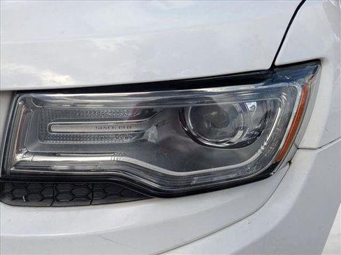 Used 2014 Jeep Grand Cherokee Limited w/ Luxury Group II image 2