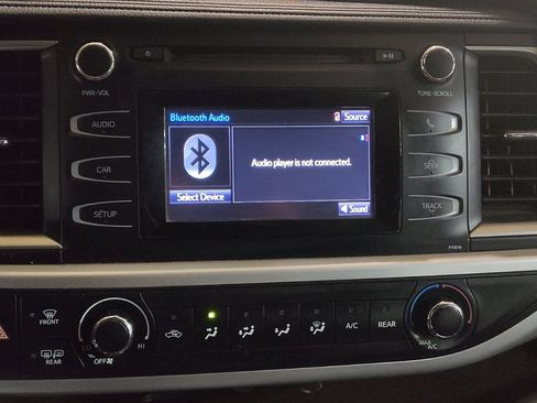 Used 2019 Toyota Highlander LE image 25