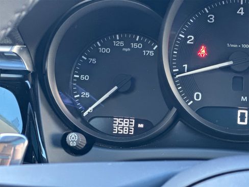 Used 2025 Porsche Macan image 31