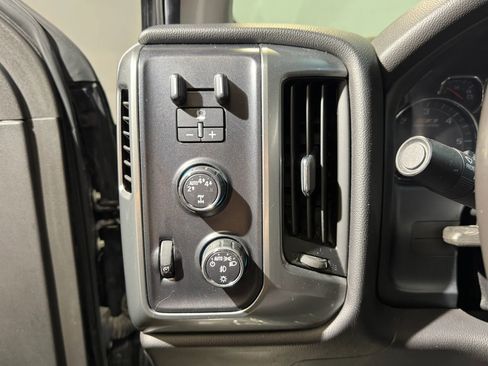 Used 2017 Chevrolet Silverado 1500 LT w/ Midnight Edition AWD/4WD image 10