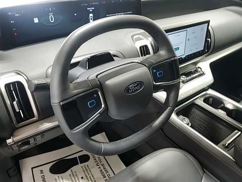 Used 2025 Ford Expedition Active image 8