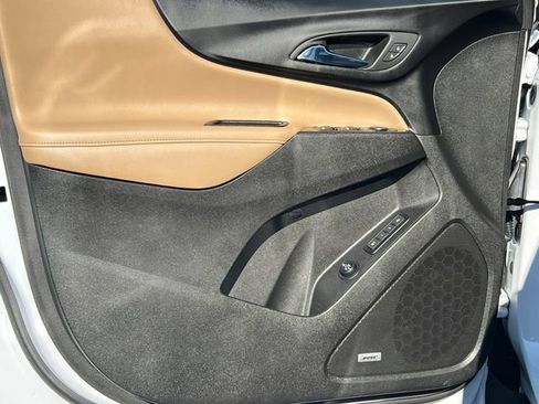 Used 2023 Chevrolet Equinox Premier image 16