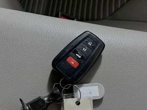 Certified 2021 Toyota Camry SE w/ Convenience Package image 36