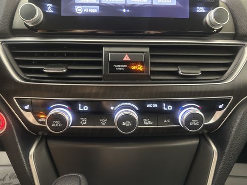 Used 2018 Honda Accord EX image 17