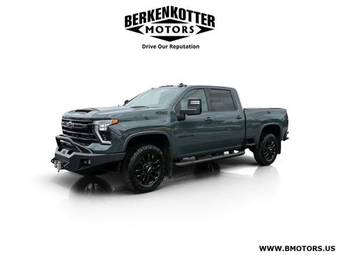 Used 2025 Chevrolet Silverado 3500 LTZ w/ LTZ Plus Package AWD/4WD image 7