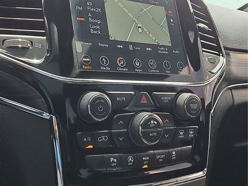 Used 2019 Jeep Grand Cherokee Limited w/ Luxury Group II AWD/4WD image 17
