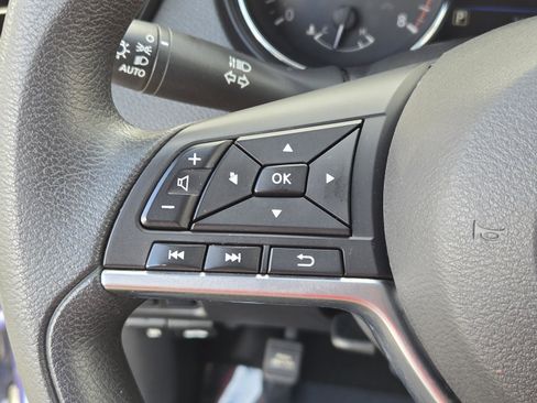 Used 2022 Nissan Rogue Sport S image 16