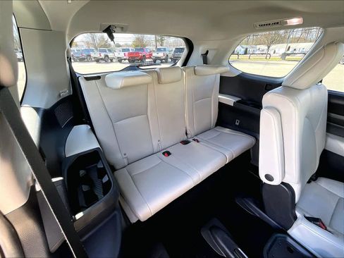 Used 2024 Toyota Grand Highlander XLE image 17