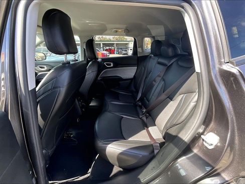 Used 2022 Jeep Compass Latitude AWD/4WD image 13