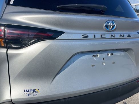 Used 2024 Toyota Sienna LE image 31