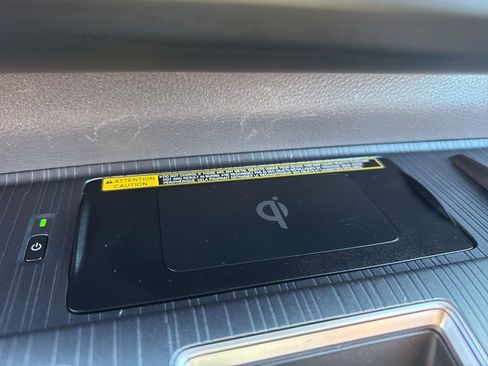 Used 2023 Toyota Sienna XLE Woodland Edition image 21