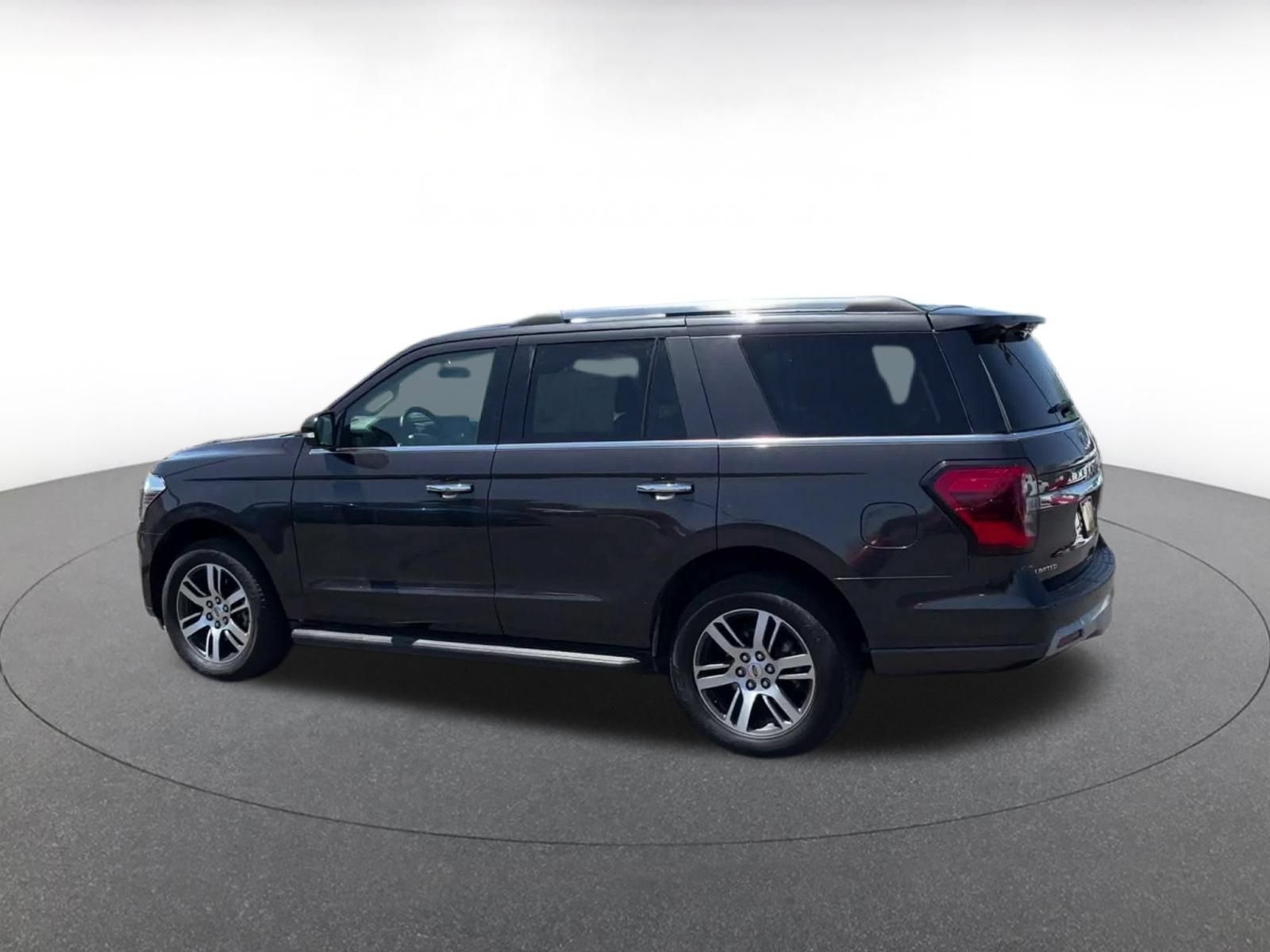 Used 2024 Ford Expedition Limited RWD image 9