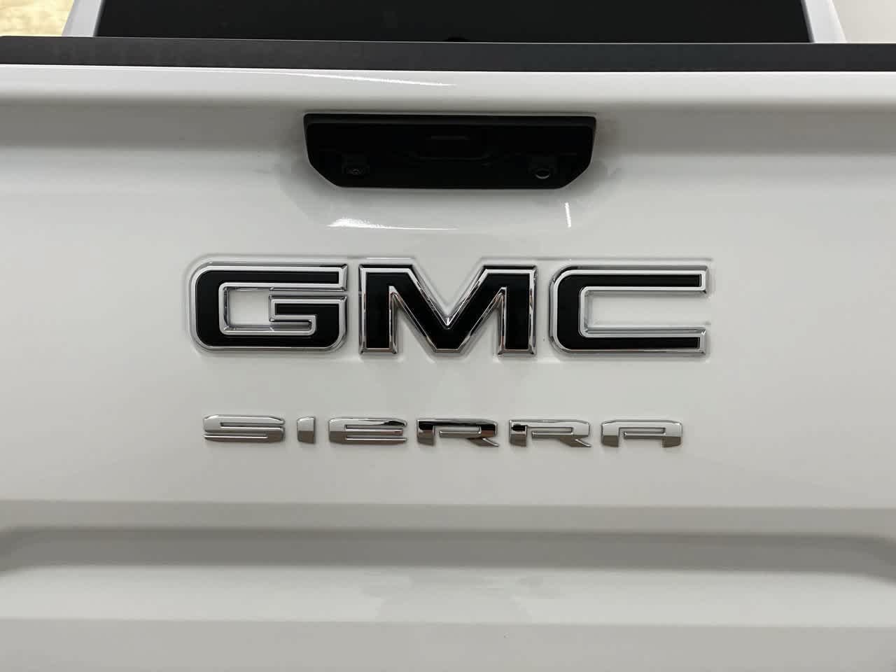 Used 2023 GMC Sierra 1500 Elevation w/ X31 Off-Road Package AWD/4WD image 10